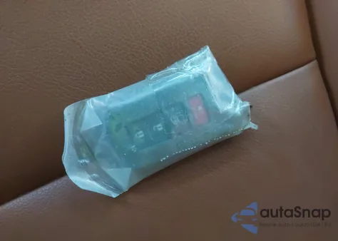 2018 Toyota Rav4 Limited z USA, uszkodzony, nr VIN JTMDFREV0JJ733931